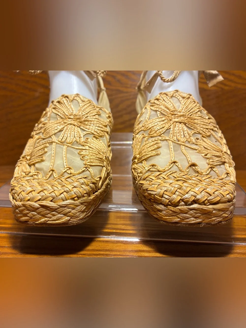 Y2K VTG Stuart Weitzman Leather Floral Appliqué Ankle Wrap Espadrilles Beige 7